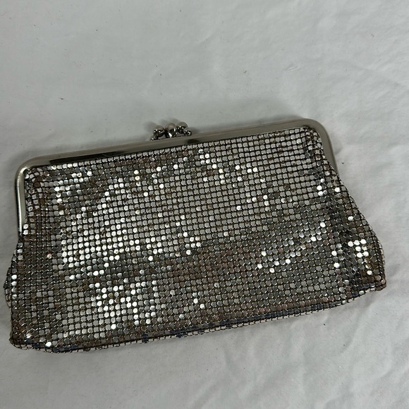 Vintage Silver Mesh Metal Snap Clutch - Picture 1 of 7
